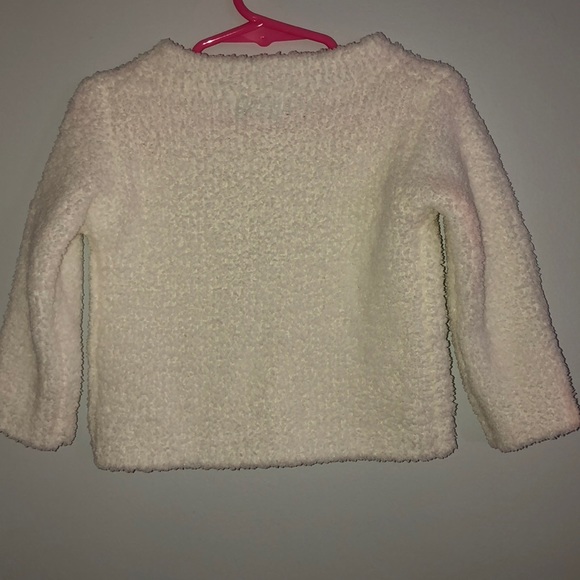 White sweater with button closure and matching hat - Picture 4 of 6